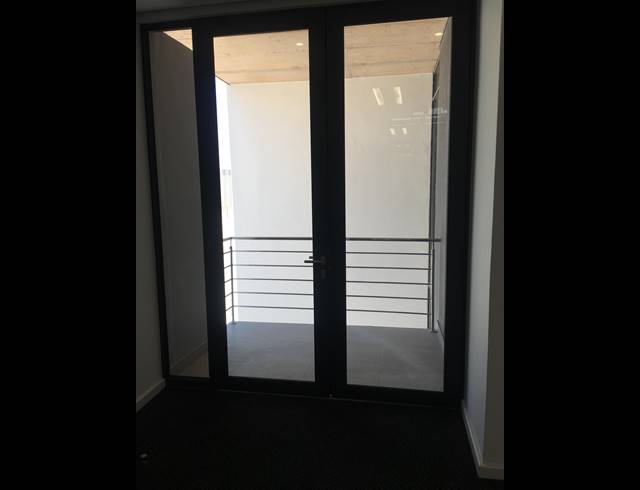 1,603M² WAREHOUSE TO LET IN MOUNT EDGECOMBE